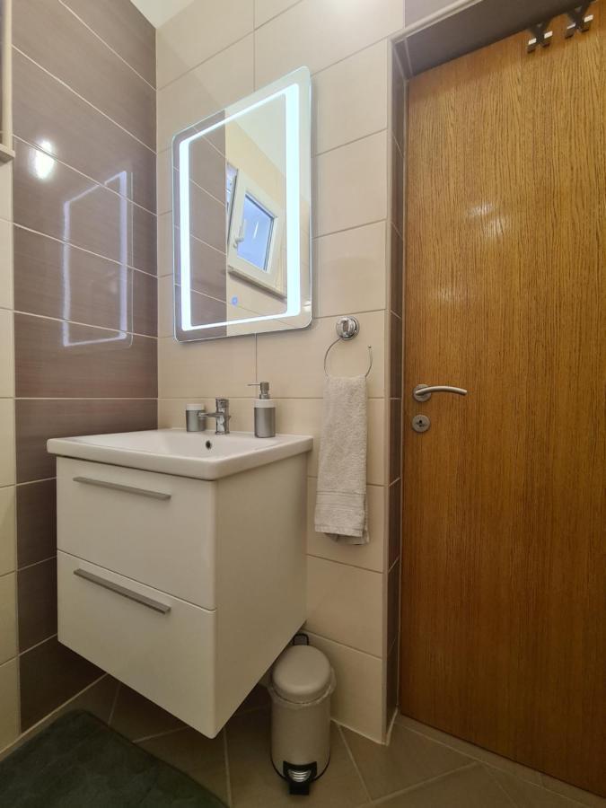 Apartments Ankora Vir Ngoại thất bức ảnh