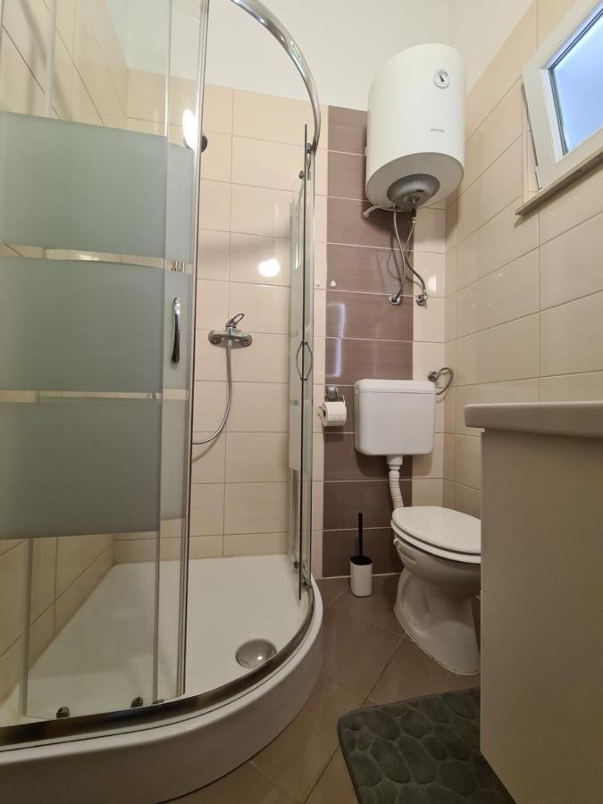 Apartments Ankora Vir Ngoại thất bức ảnh